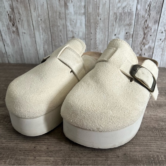 Cushionaire Cream Suede Platform Clogs 9 - Picture 1 of 8